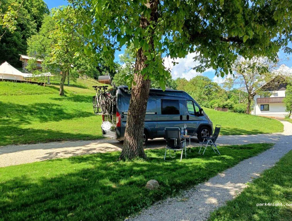 Prostor za kampiranje / Farm Camping